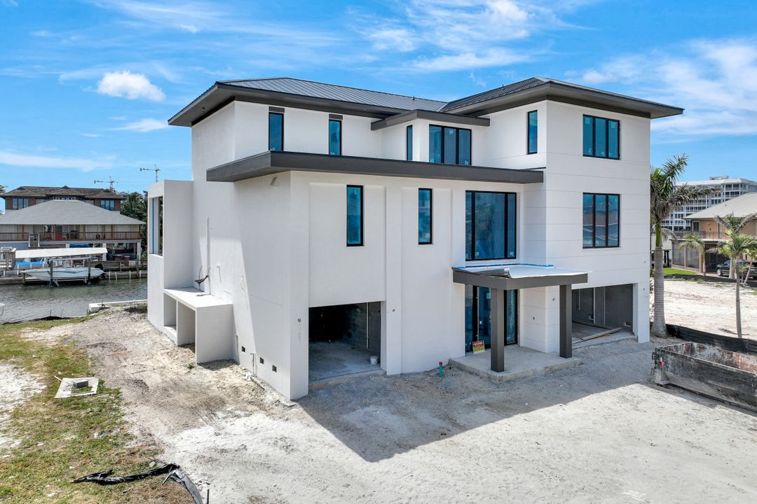 256 Tradewinds Ave, Naples, FL 34108