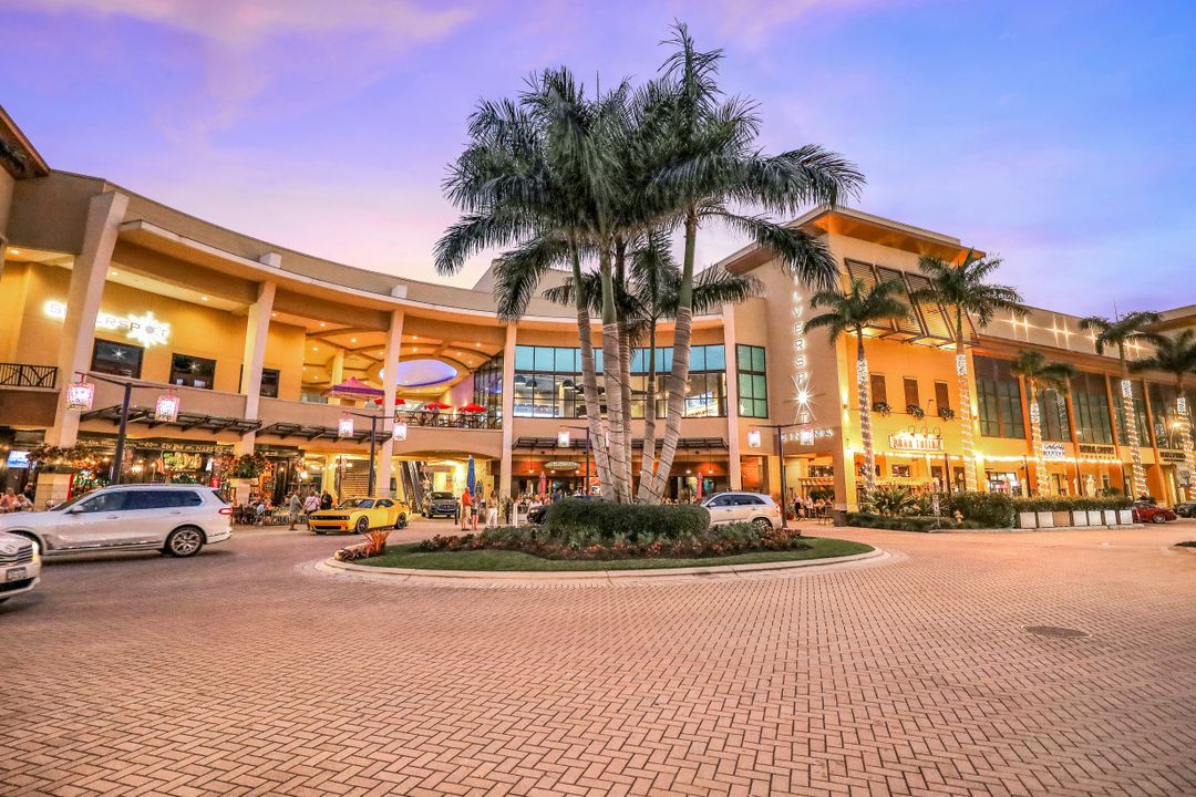 256 Tradewinds Ave, Naples, FL 34108