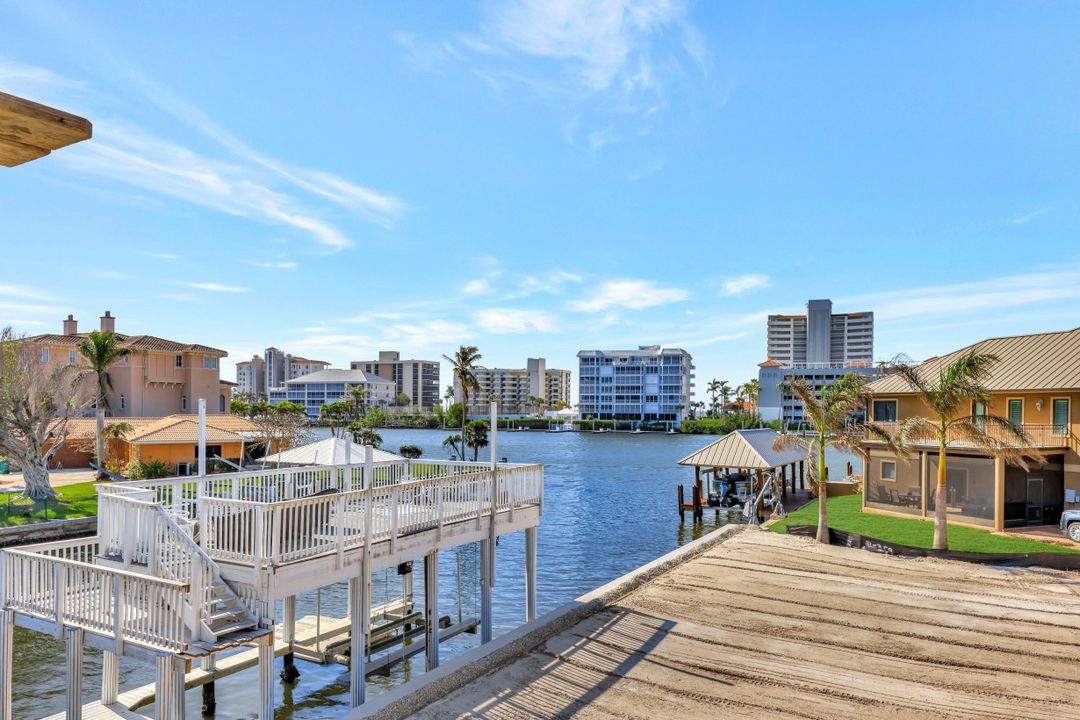 256 Tradewinds Ave, Naples, FL 34108