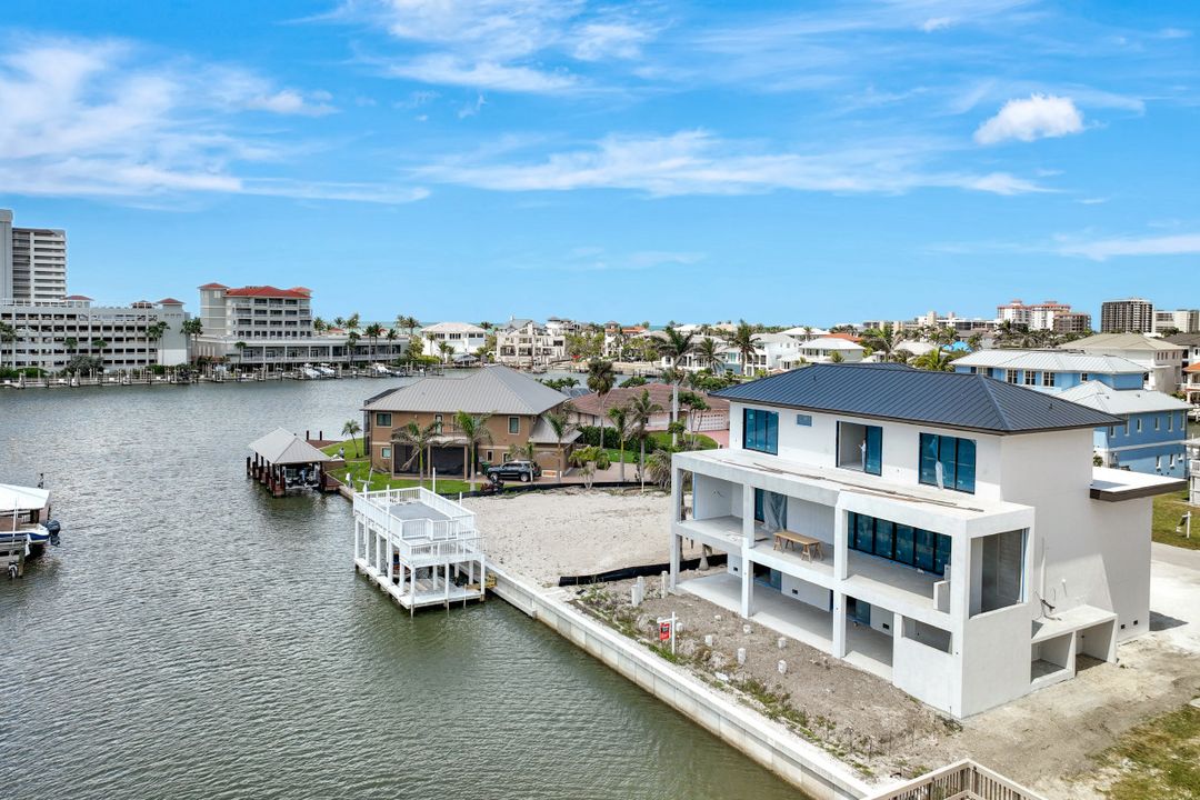 256 Tradewinds Ave, Naples, FL 34108