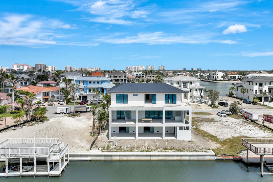 256 Tradewinds Ave, Naples, FL 34108