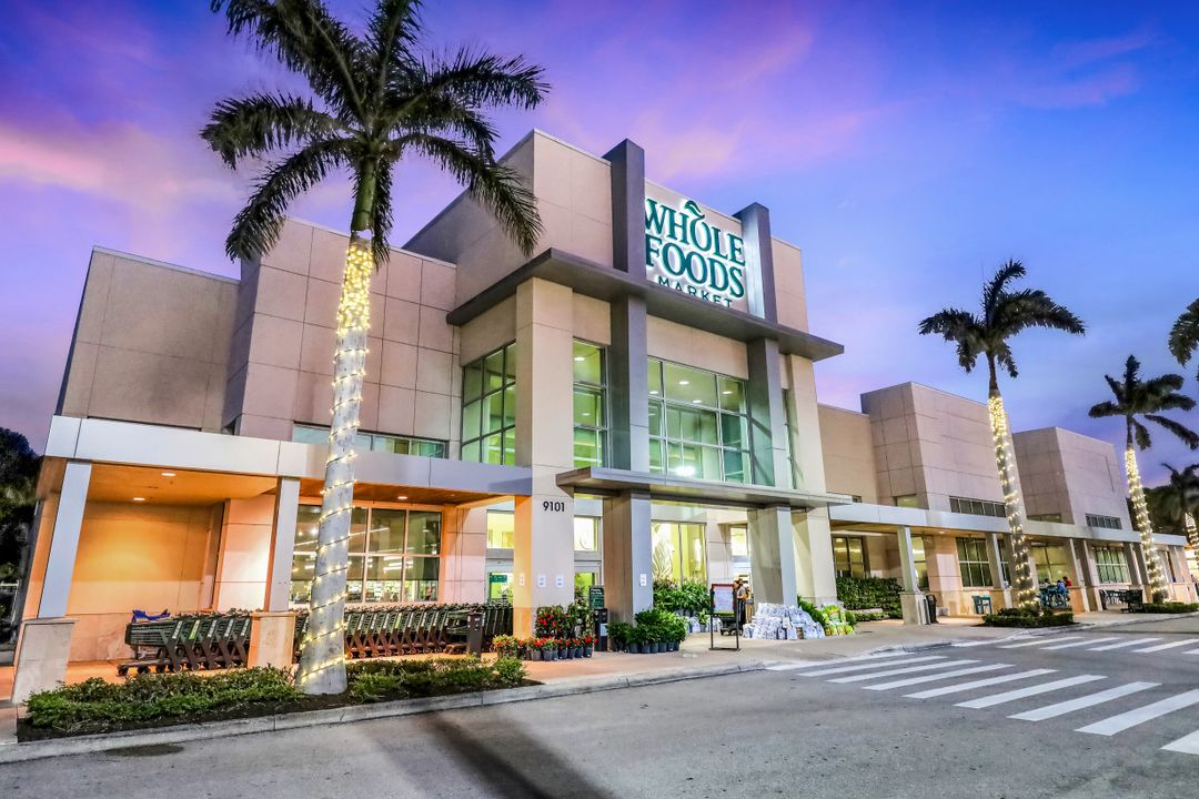 256 Tradewinds Ave, Naples, FL 34108