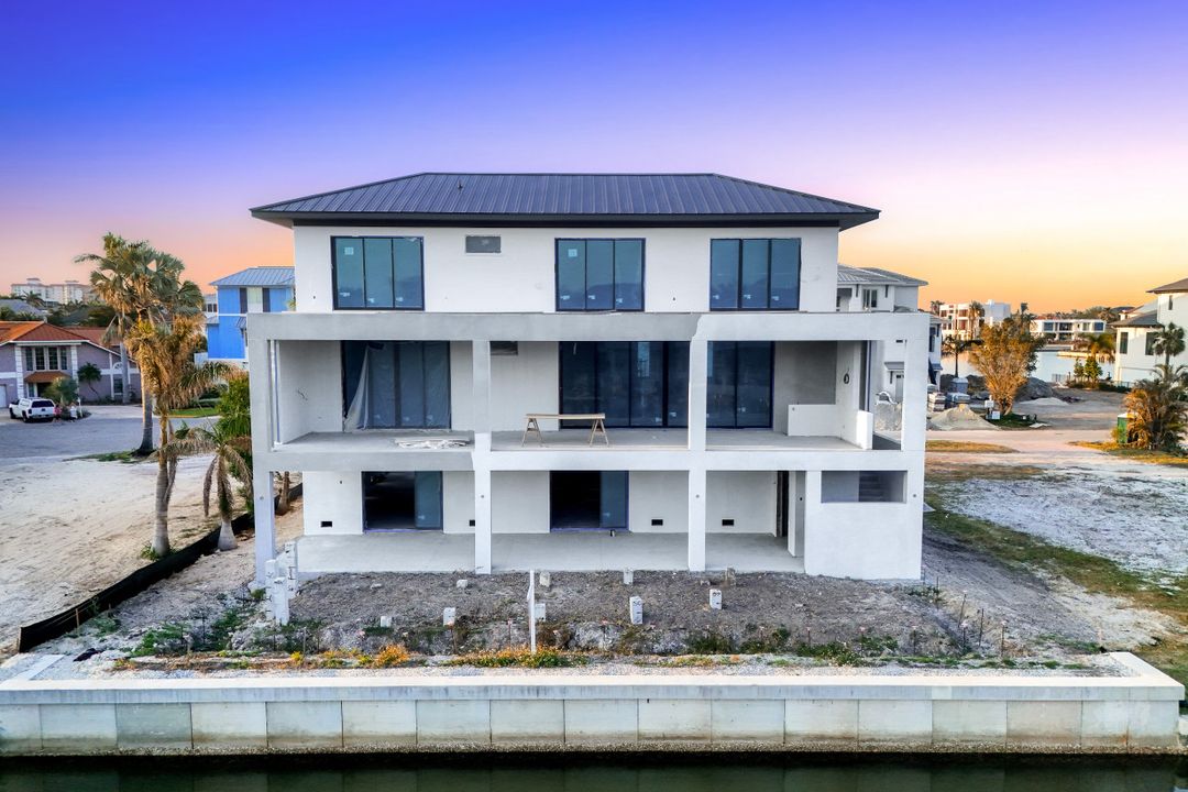 256 Tradewinds Ave, Naples, FL 34108