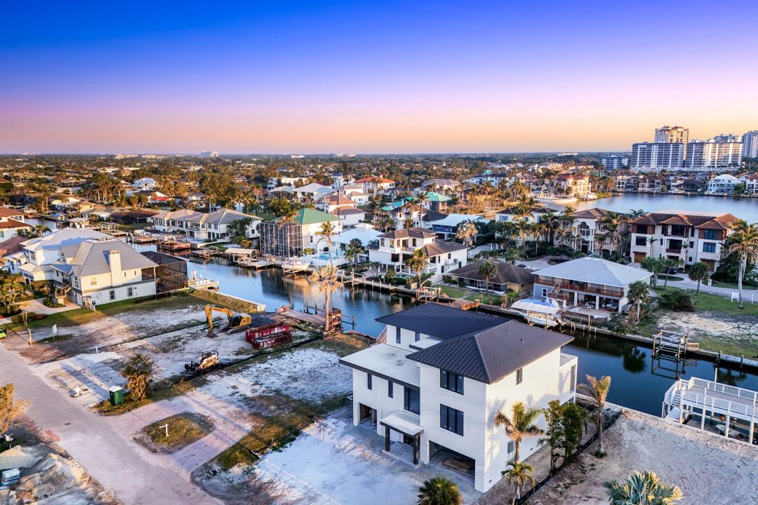 256 Tradewinds Ave, Naples, FL 34108