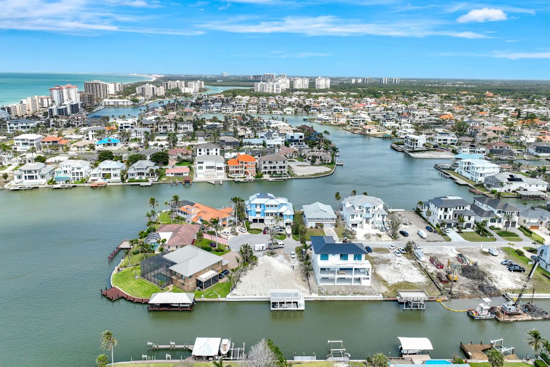 256 Tradewinds Ave, Naples, FL 34108