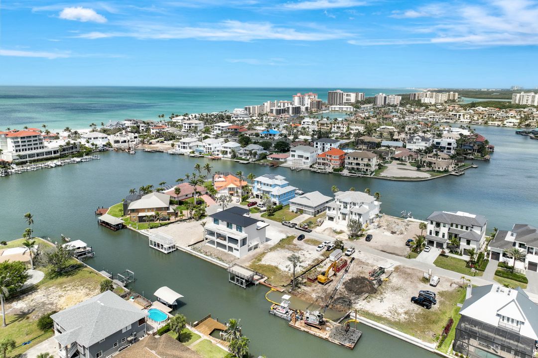 256 Tradewinds Ave, Naples, FL 34108