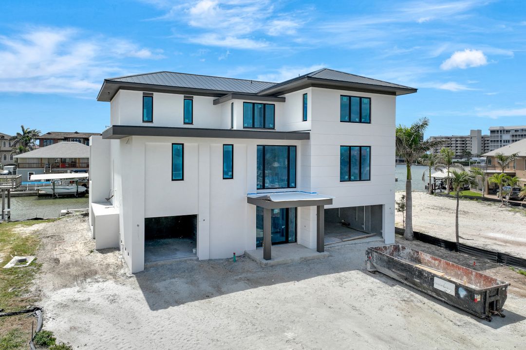 256 Tradewinds Ave, Naples, FL 34108