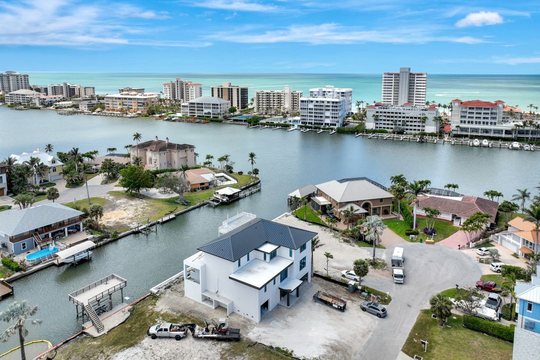 256 Tradewinds Ave, Naples, FL 34108