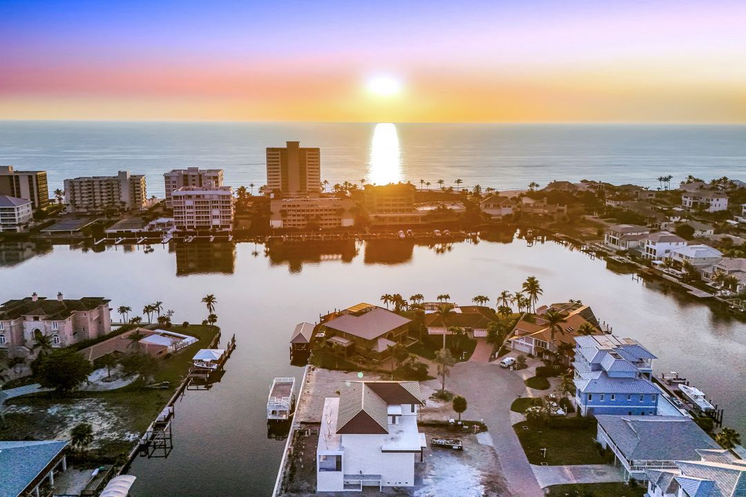 256 Tradewinds Ave, Naples, FL 34108