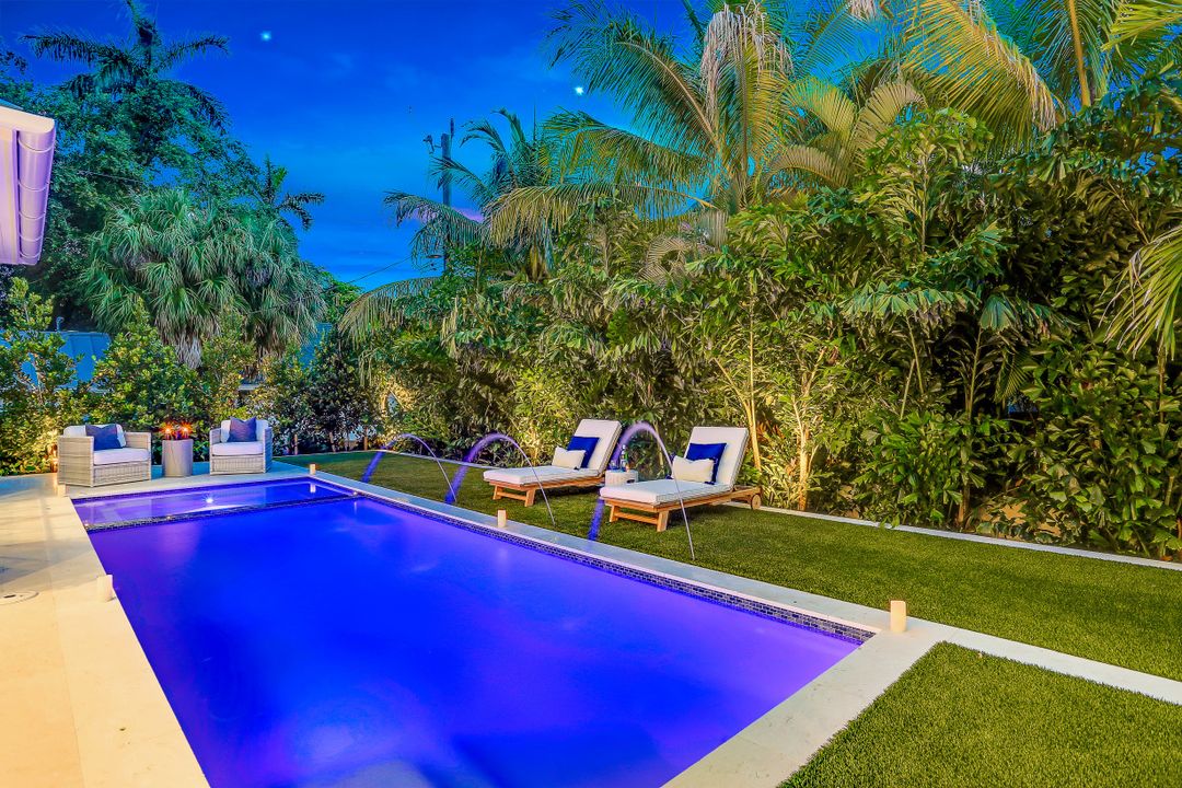 1040 2nd St S, Naples, FL 34102