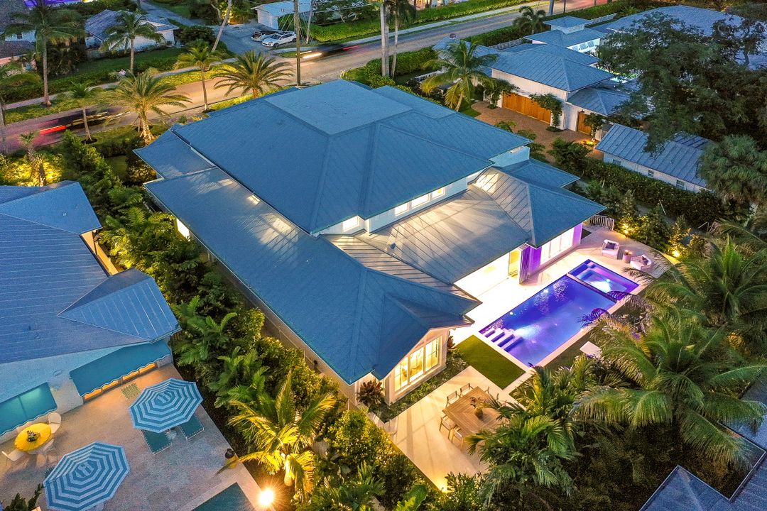 1040 2nd St S, Naples, FL 34102