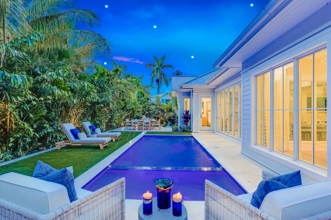 1040 2nd St S, Naples, FL 34102