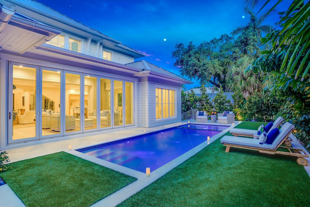 1040 2nd St S, Naples, FL 34102