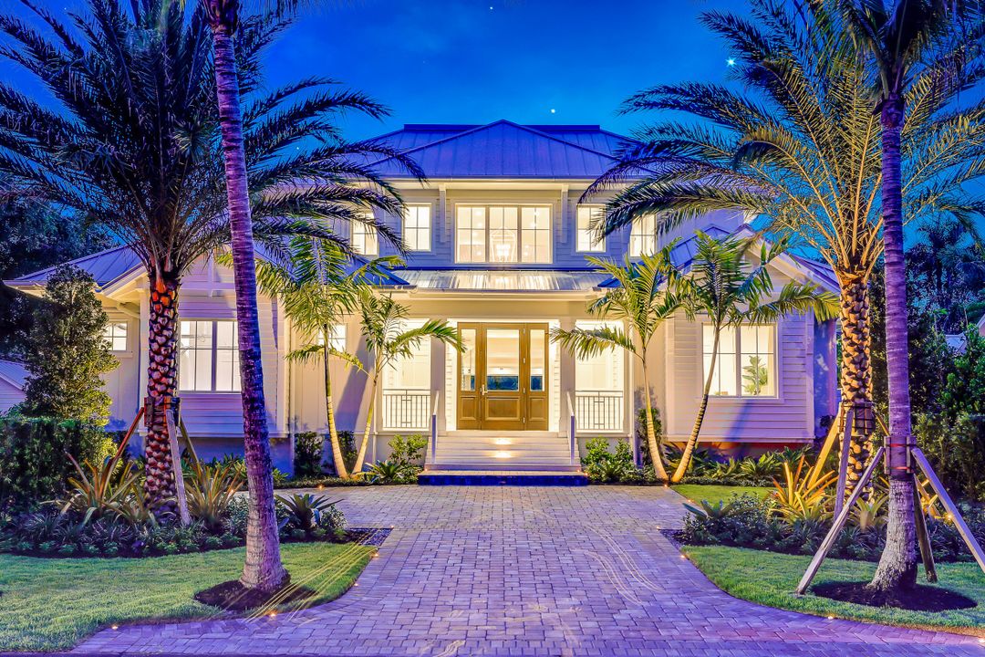 1040 2nd St S, Naples, FL 34102