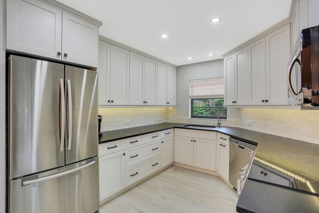 714 Reef Point Cir #4, Naples, FL 34108