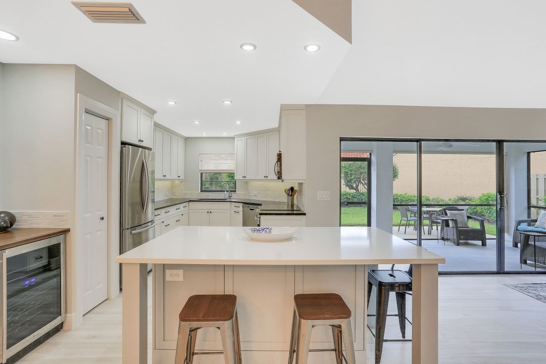 714 Reef Point Cir #4, Naples, FL 34108