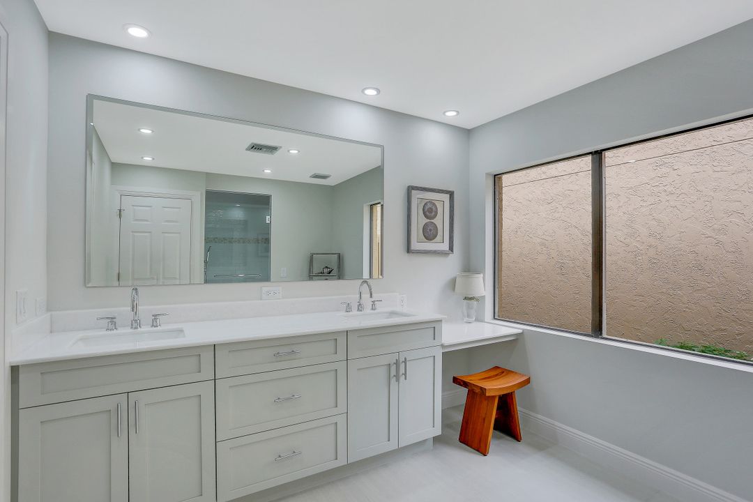 714 Reef Point Cir #4, Naples, FL 34108