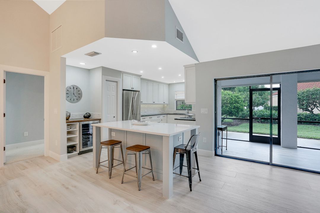 714 Reef Point Cir #4, Naples, FL 34108