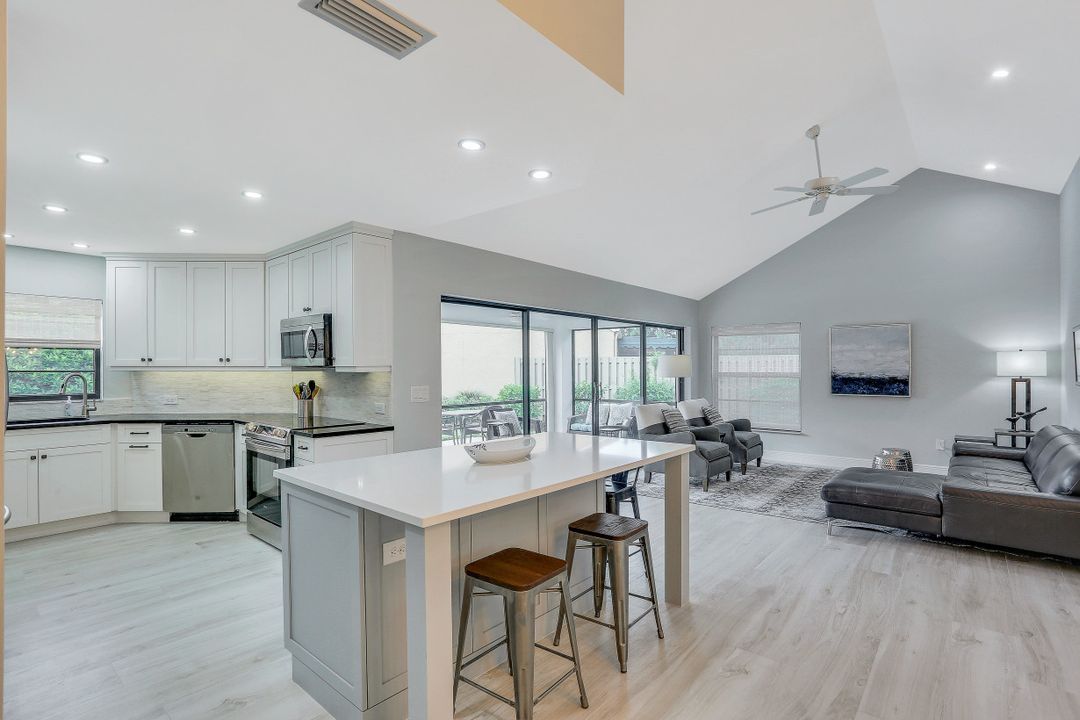 714 Reef Point Cir #4, Naples, FL 34108