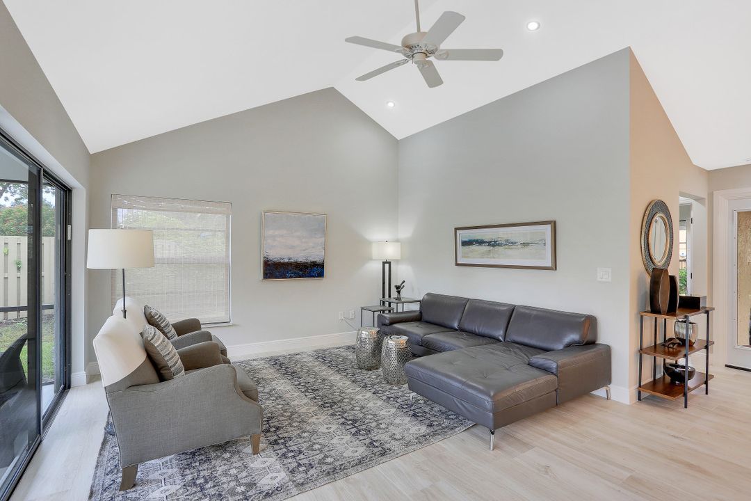 714 Reef Point Cir #4, Naples, FL 34108