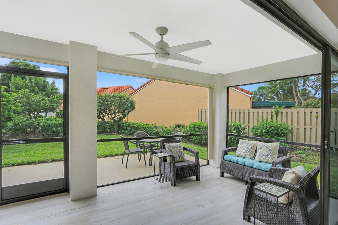 714 Reef Point Cir #4, Naples, FL 34108