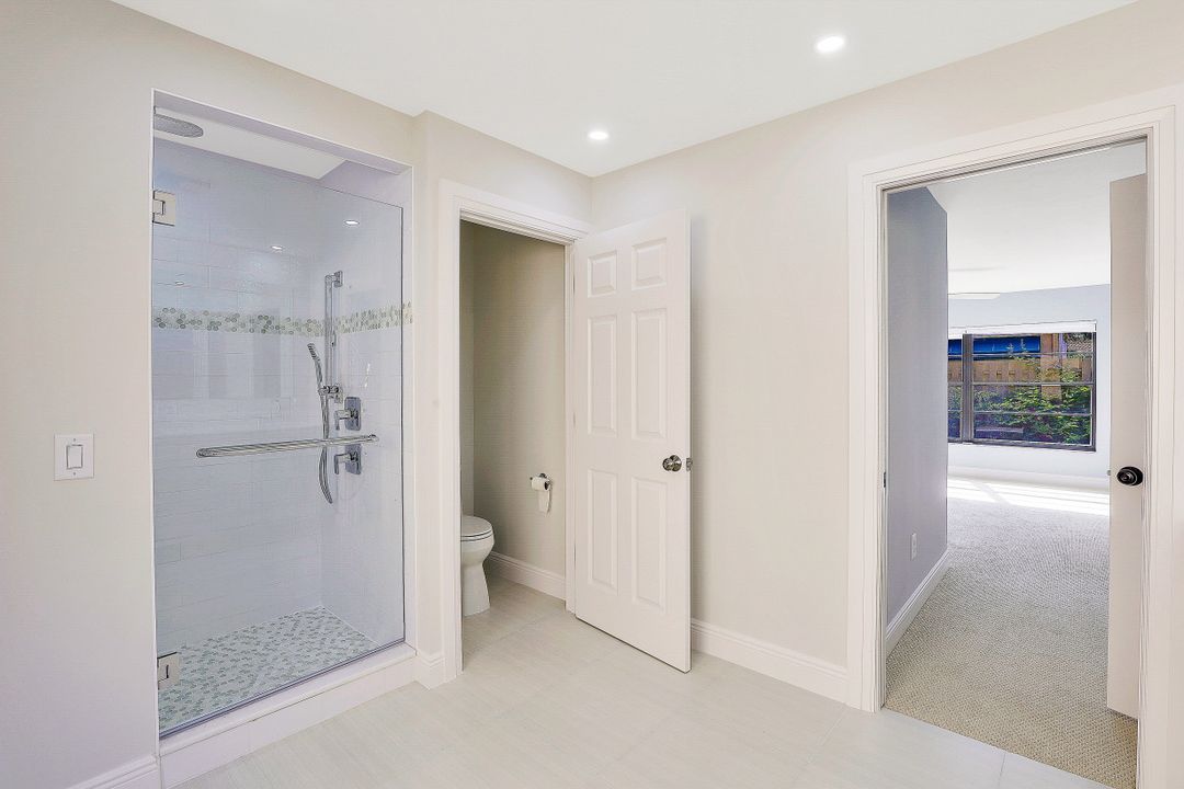 714 Reef Point Cir #4, Naples, FL 34108