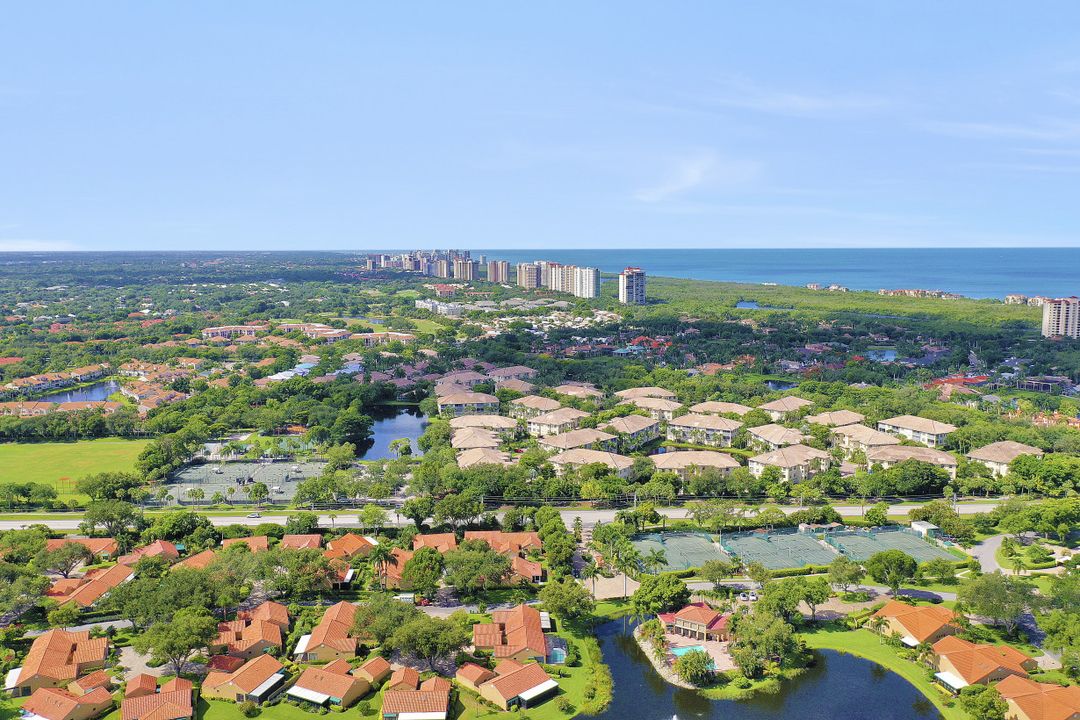714 Reef Point Cir #4, Naples, FL 34108