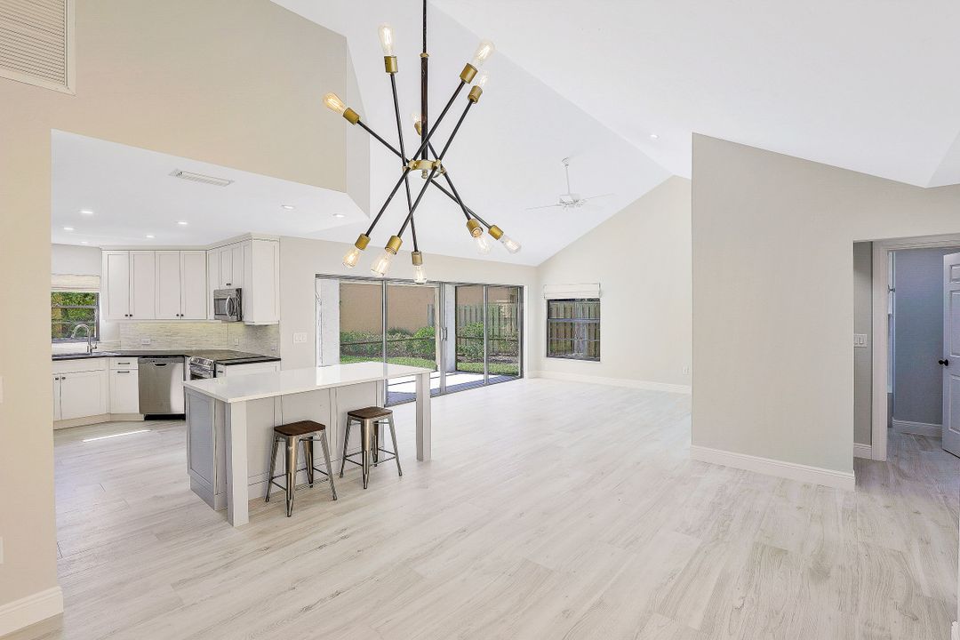 714 Reef Point Cir #4, Naples, FL 34108