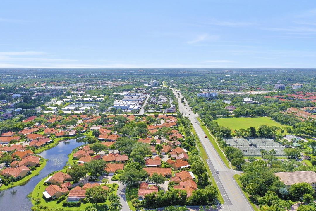 714 Reef Point Cir #4, Naples, FL 34108