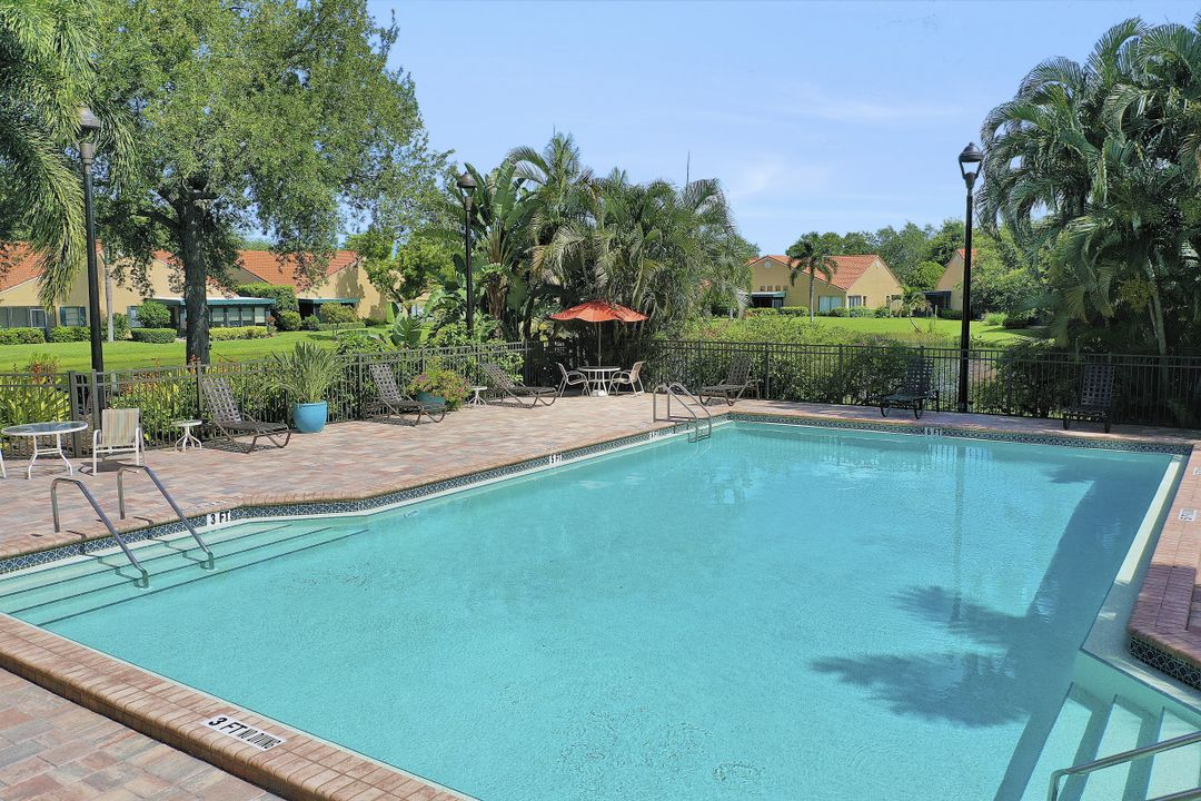 714 Reef Point Cir #4, Naples, FL 34108