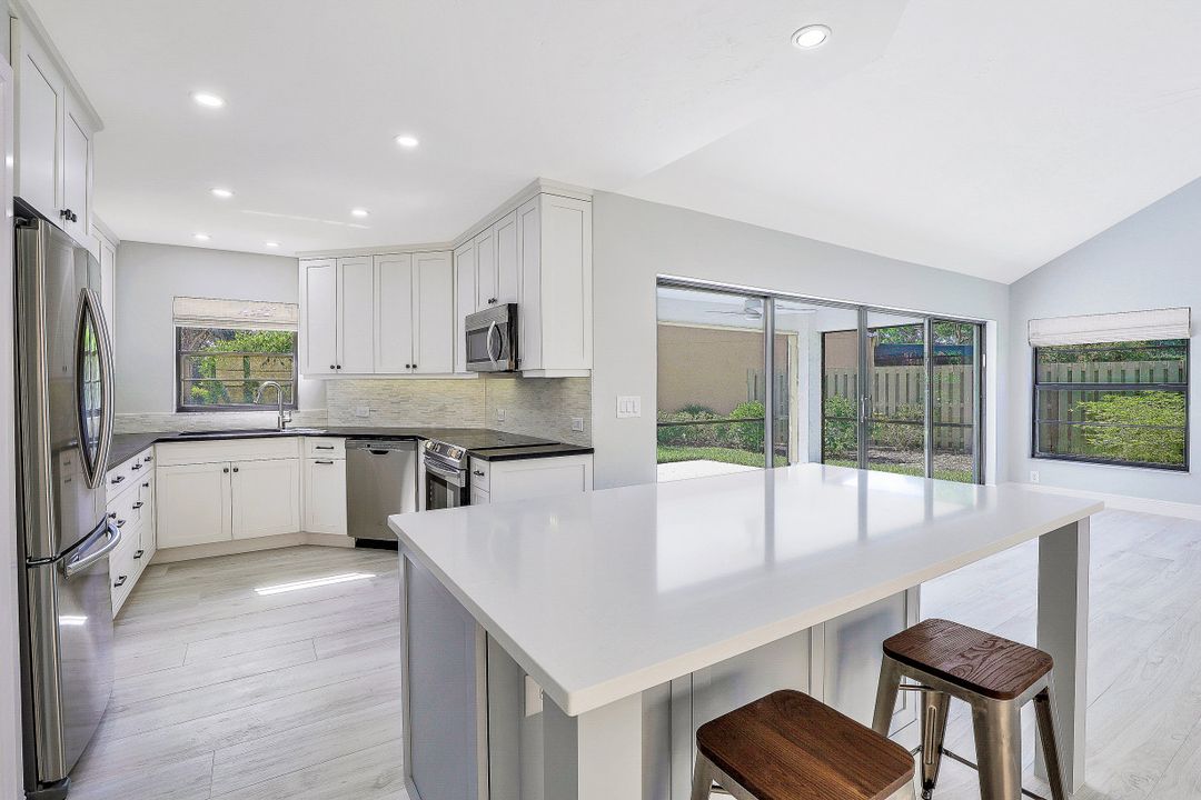 714 Reef Point Cir #4, Naples, FL 34108