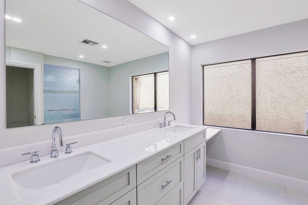 714 Reef Point Cir #4, Naples, FL 34108