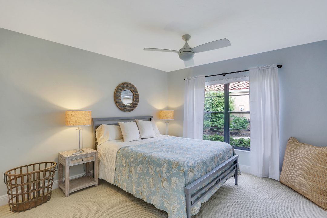 714 Reef Point Cir #4, Naples, FL 34108