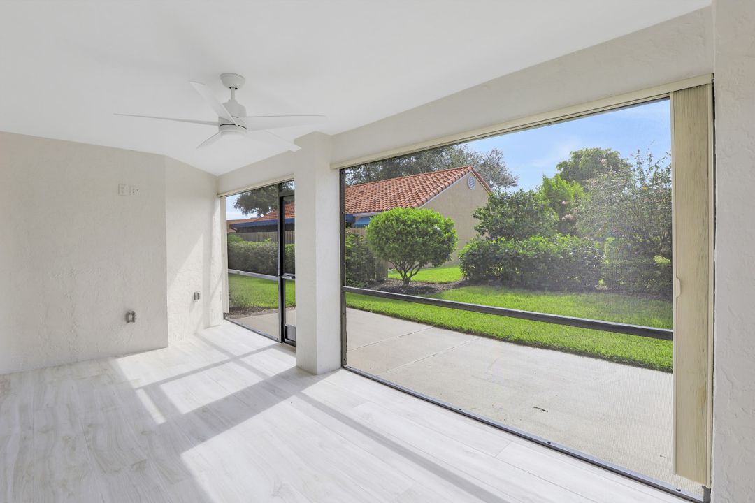 714 Reef Point Cir #4, Naples, FL 34108