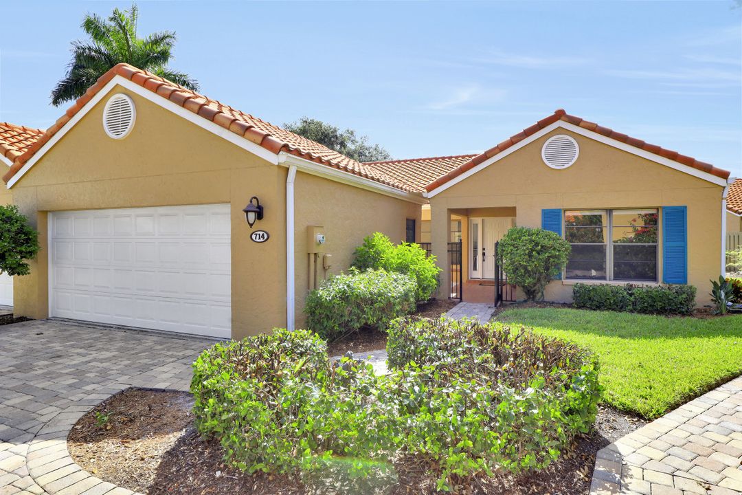 714 Reef Point Cir #4, Naples, FL 34108