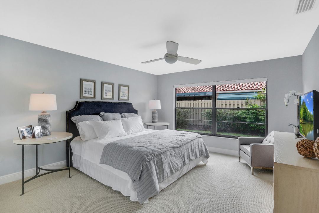 714 Reef Point Cir #4, Naples, FL 34108