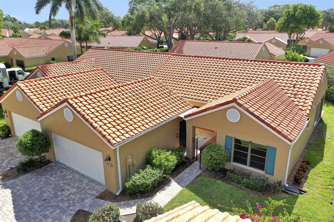 714 Reef Point Cir #4, Naples, FL 34108