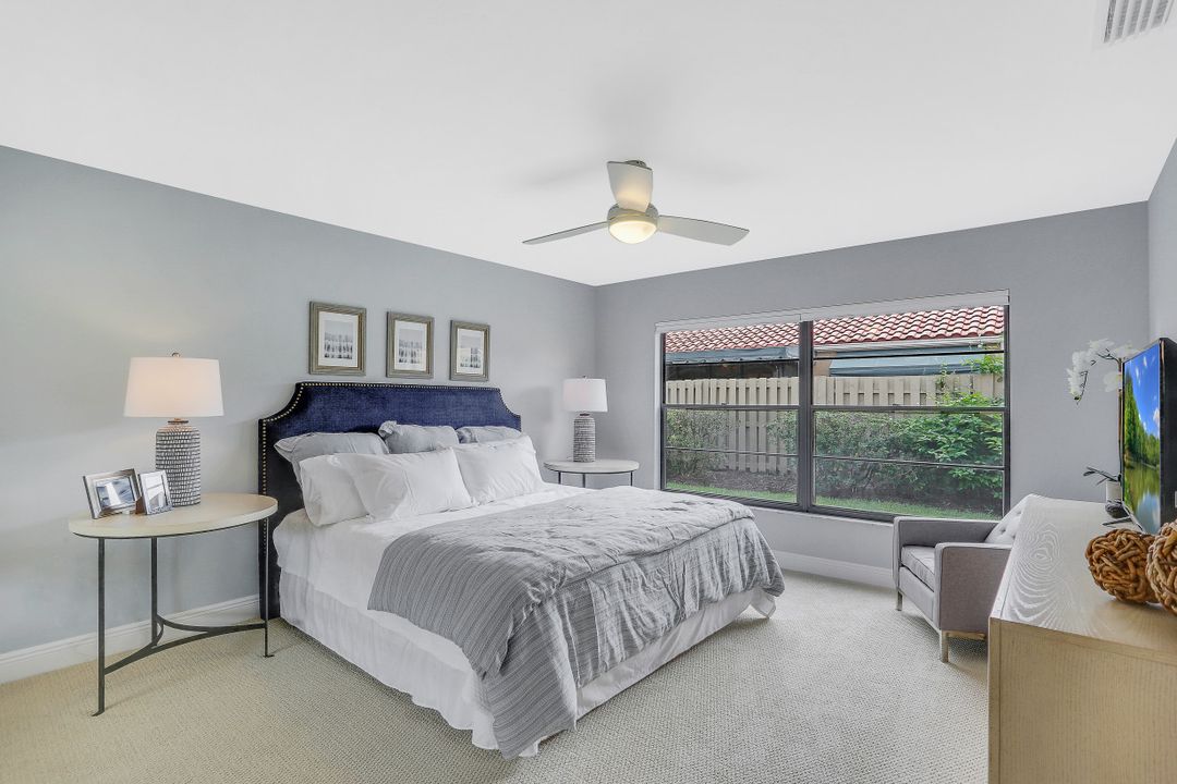 714 Reef Point Cir #4, Naples, FL 34108