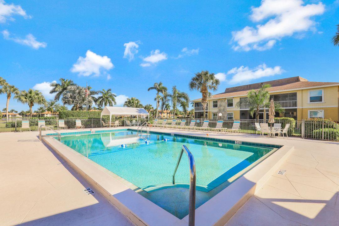 21 Lemans Dr, Naples, FL 34112