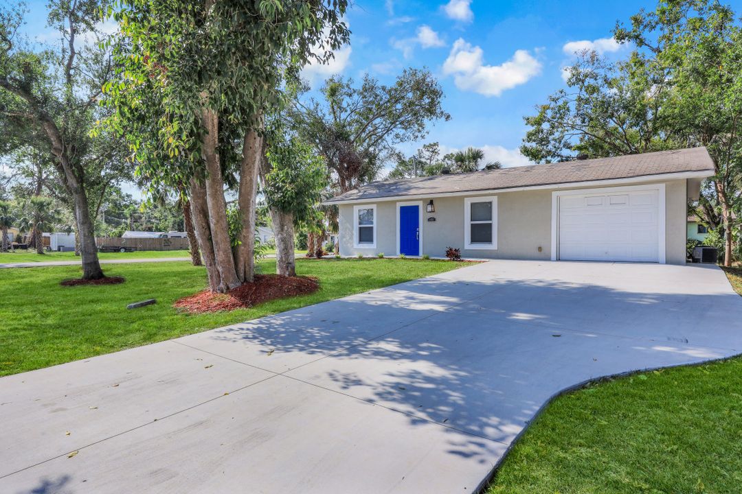 1401 Keuka Ave, North Fort Myers, FL 33917