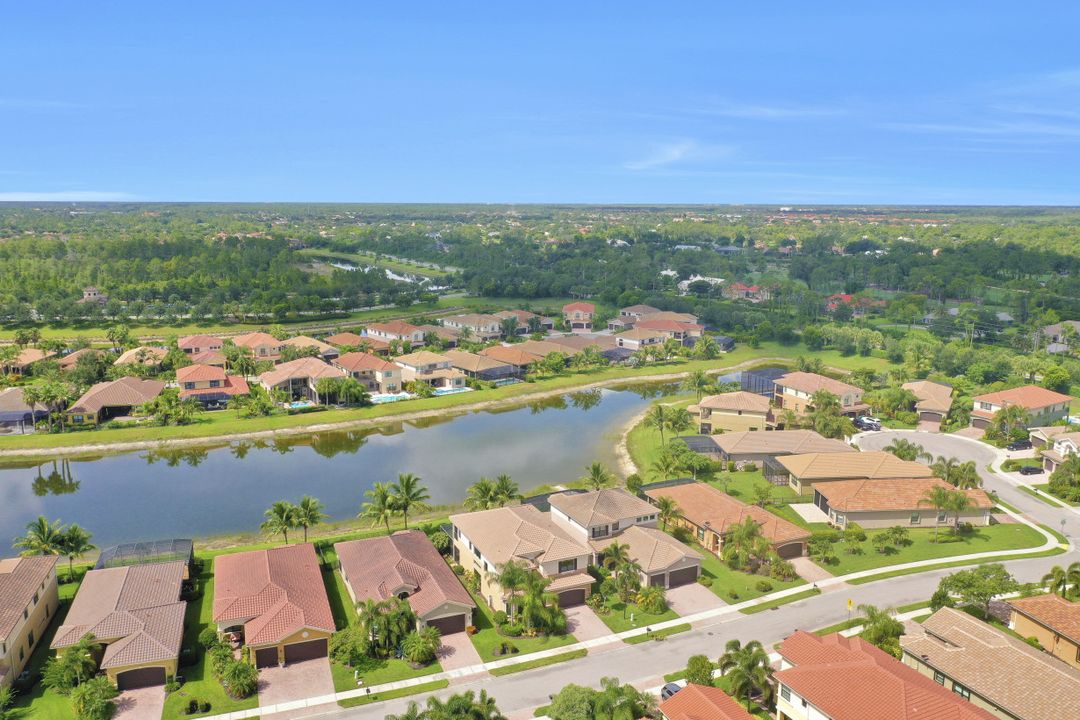 3718 Pleasant Springs Dr, Naples, FL 34119