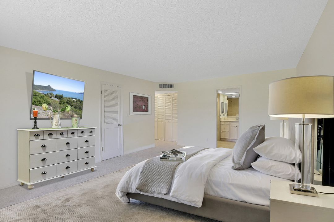 1900 Gulf Shore Blvd N #201, Naples, FL 34102