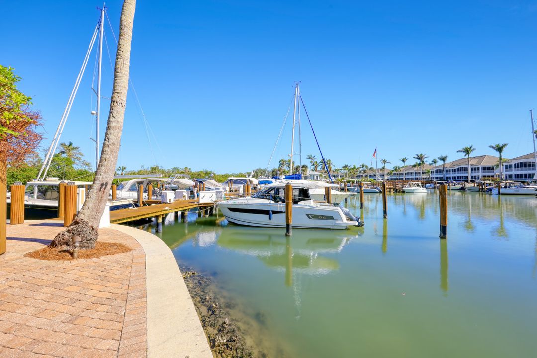 5040 Yacht Harbor Cir #6-201, Naples, FL 34112