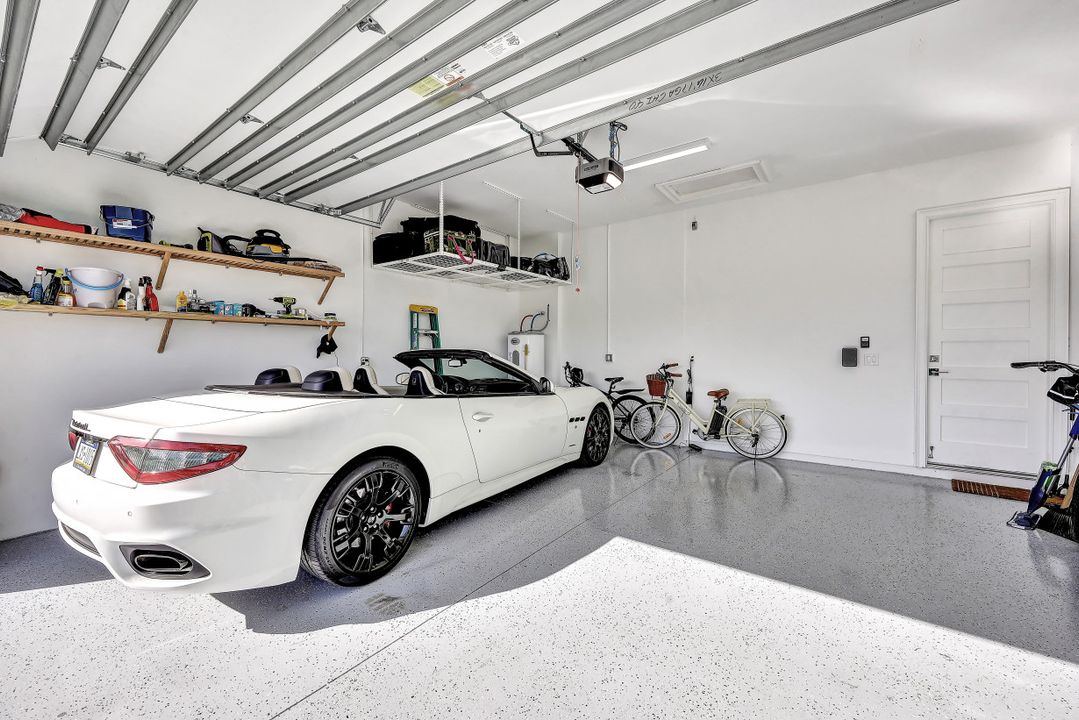 6365 Arriba Ave, Naples, FL 34113