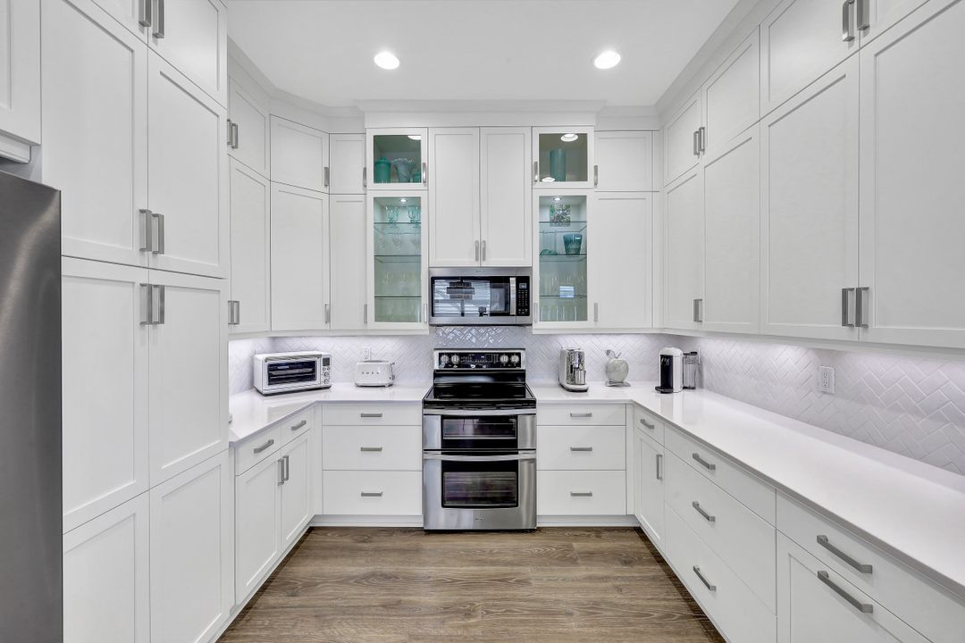 6365 Arriba Ave, Naples, FL 34113