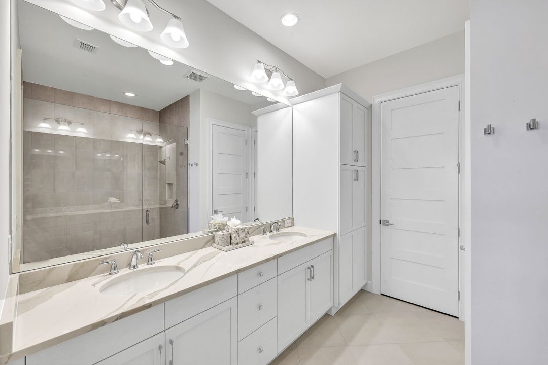 6365 Arriba Ave, Naples, FL 34113