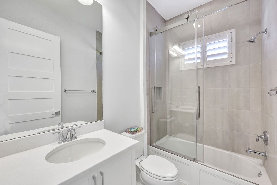 6365 Arriba Ave, Naples, FL 34113