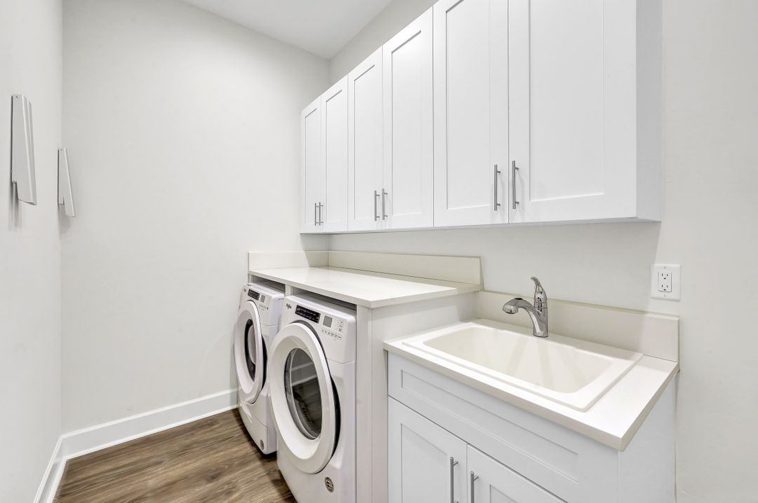 6365 Arriba Ave, Naples, FL 34113