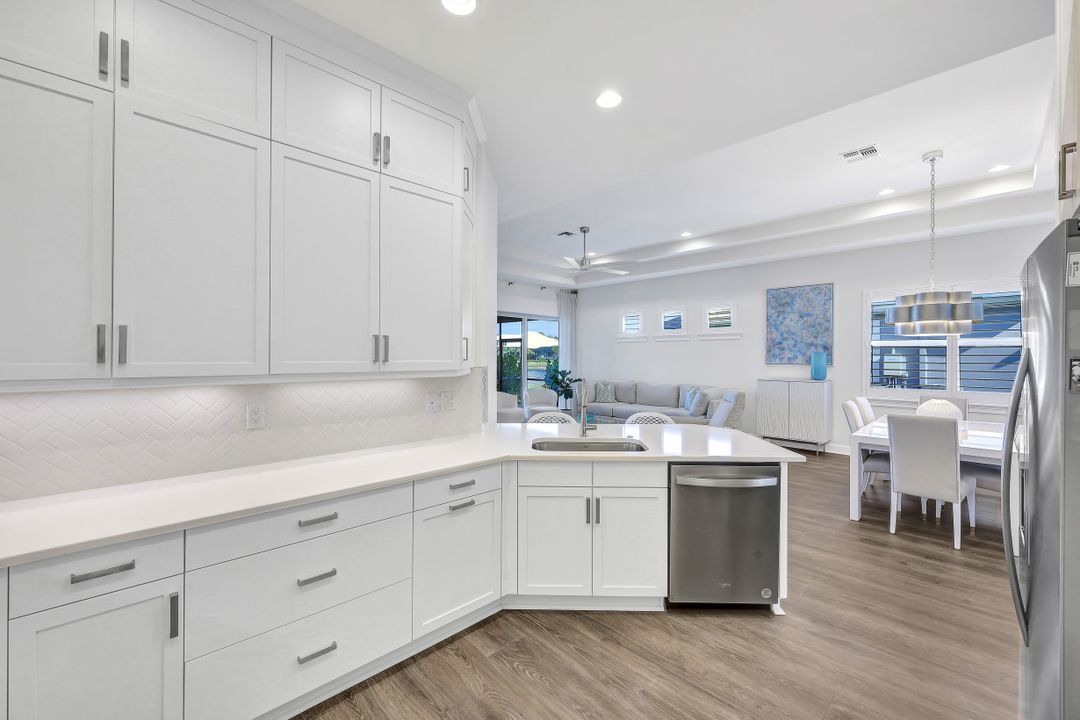 6365 Arriba Ave, Naples, FL 34113