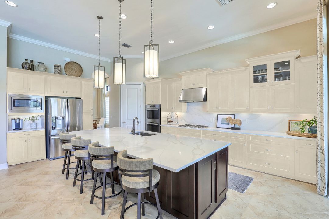 8828 Savona Ct, Naples, FL 34119